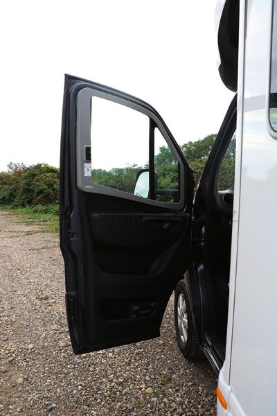 Remifront IV, bočnice - Mercedes Benz Sprinter od 2019, s madlem