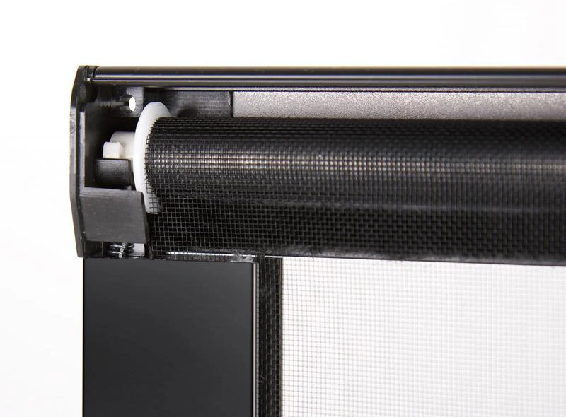 UniFrame – vnitřní okenní rám s zatemňovací roletou a moskytiérou