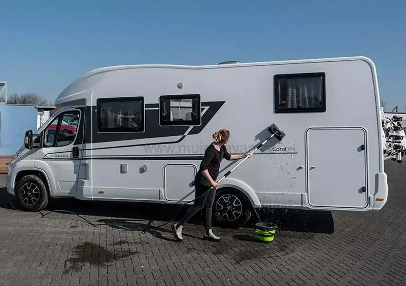 Teleskopický kartáč s všestrannou hlavou 1,45 - 2,5 m