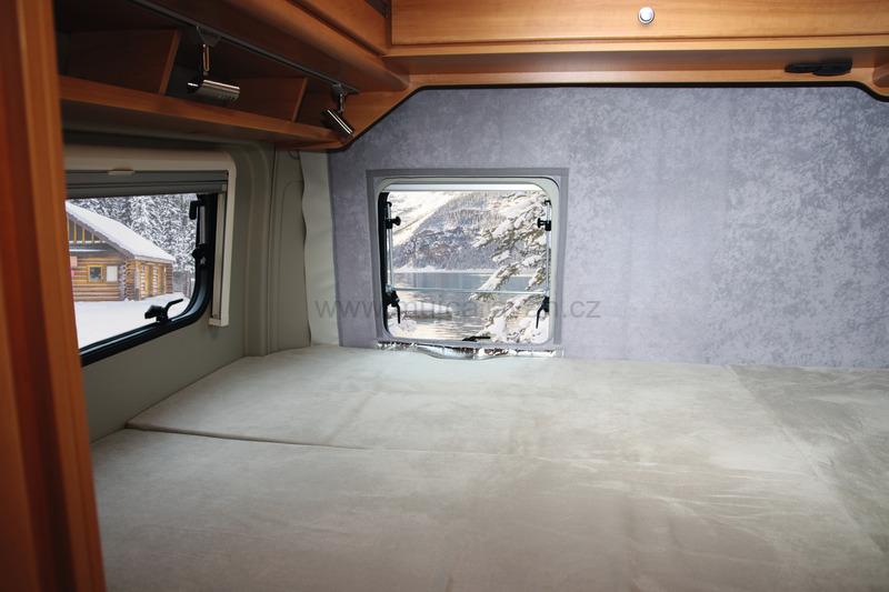 Jednodílná izolace zadních dveří Fiat Ducato X250/290 - sv. šedá s výřezem pro okno