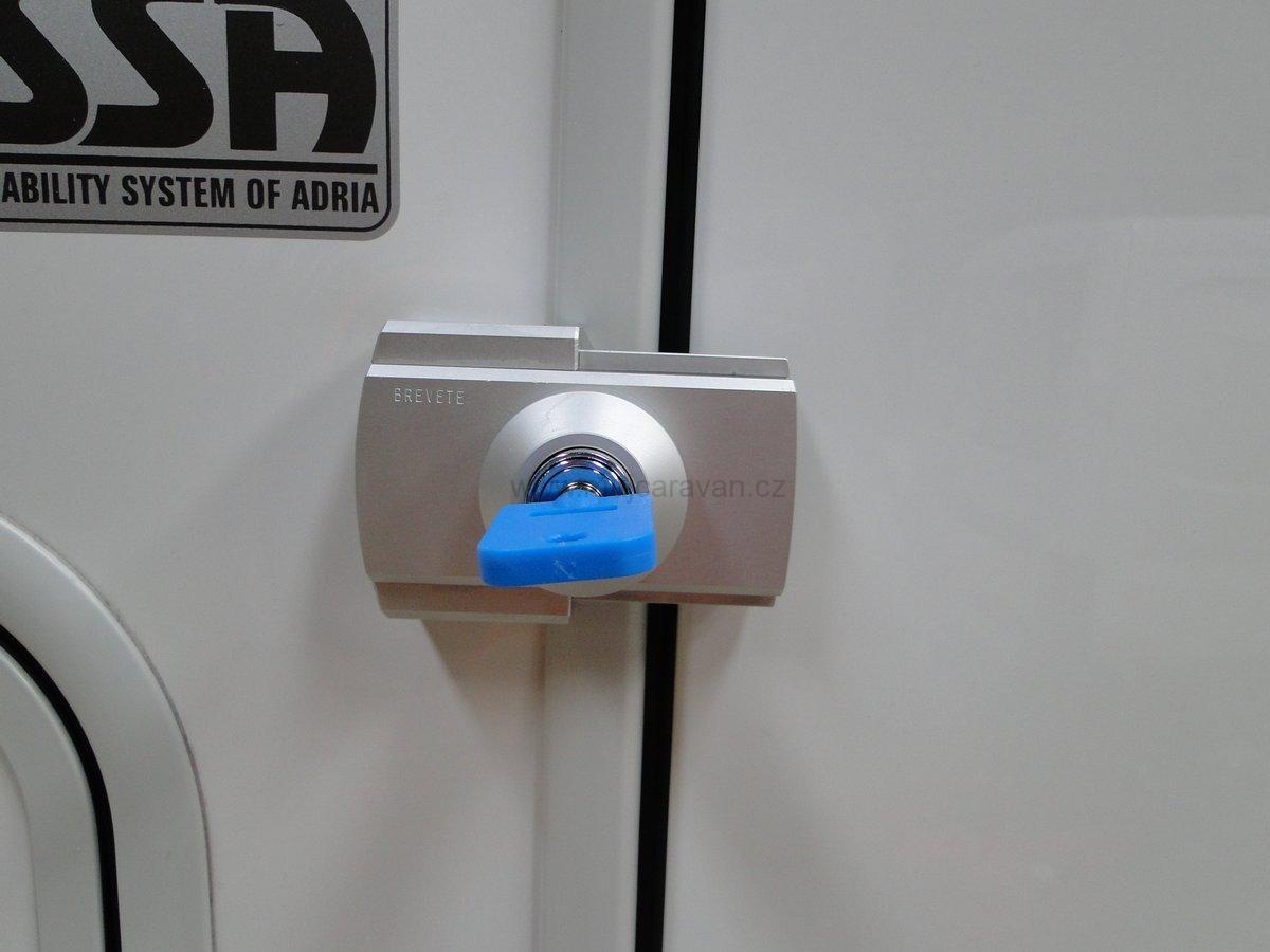 Univerzální zámek na dveře