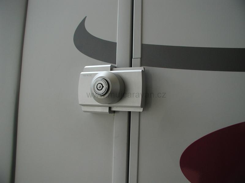 Univerzální zámek garáže