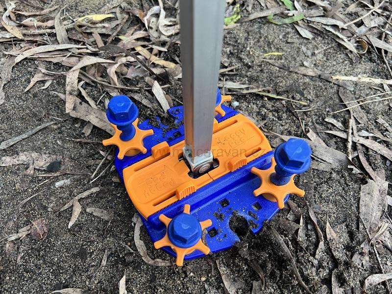 Sada plastových šroubovacích kolíků s kontramatkou, 4 ks