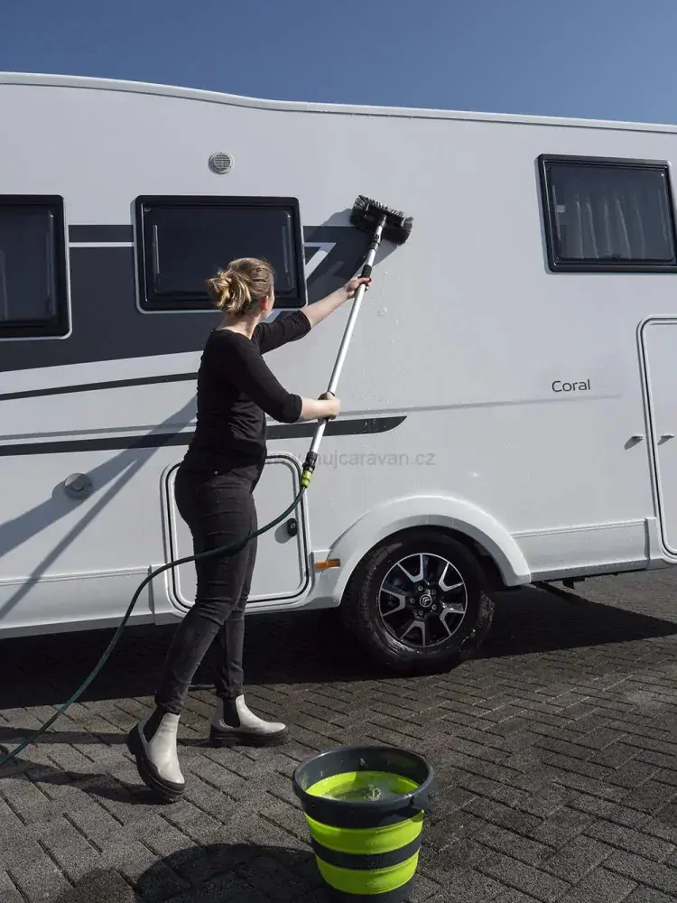 Teleskopický kartáč s všestrannou hlavou 1,45 - 2,5 m