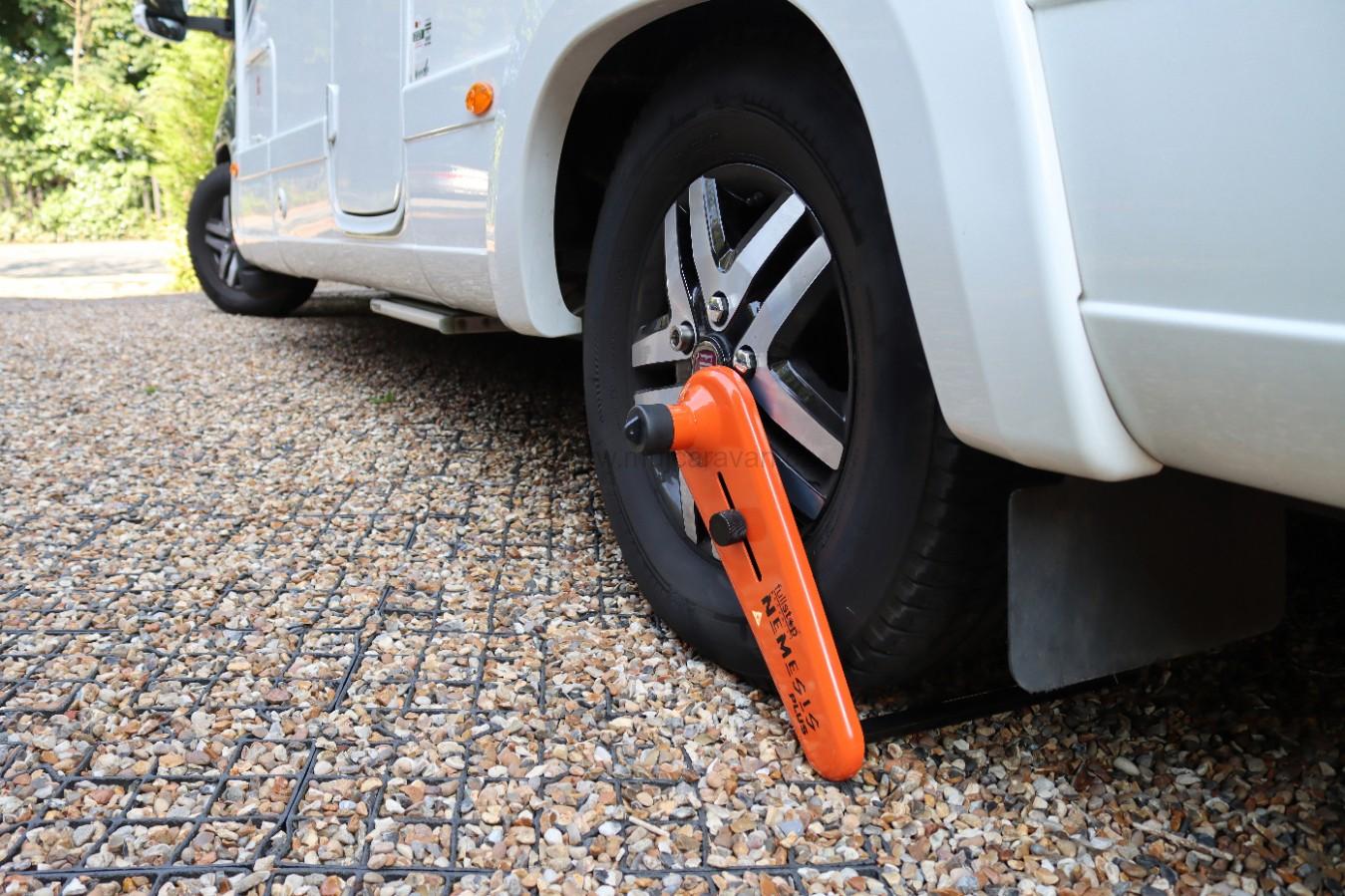 Zámek kola pro obytné vozy Nemsis PLUS Motorhome
