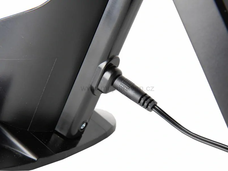 Aku vysavač 230 V / 200 W + USB