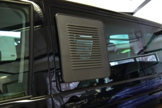 Ventilační mřížka AIRvent Exklusiv pro posuvné okno VW T6.1, pravá strana (u spolujezdce)